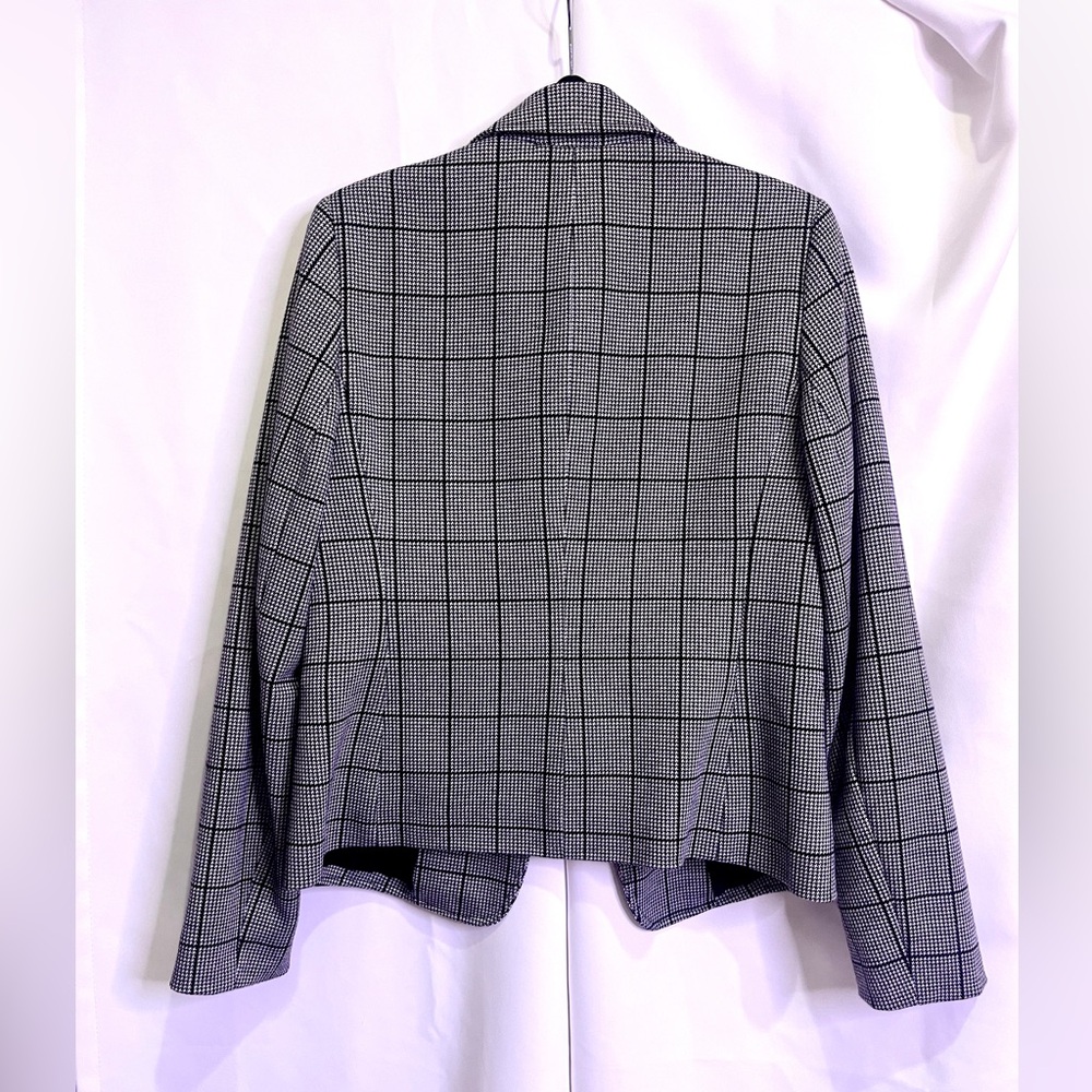 ✨🖤✨ Nipon Boutique ✨🖤✨ - Picture 6 of 9